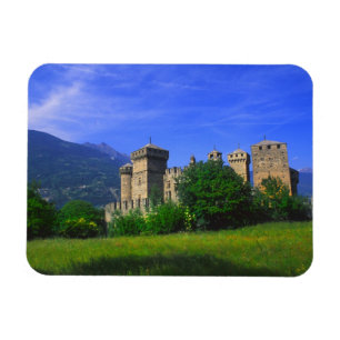 Burg Fenis bei den italienischen Alpen in Fenis, Magnet