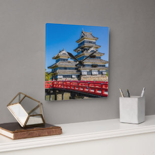 Burg Matsumoto und Brücke Quadratische Wanduhr