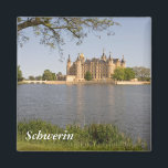 Burg Schwerin Magnet<br><div class="desc">Der Andenkomotivmagnet zeigt das Schloss Schwerin in Mecklenburg Vorpommern. Der Text ist anpassbar oder abnehmbar. Die Magnete machen ein Geschenk, oder ein persönliches Geschenk, um auf Ihrem Kühlschrank oder Aktenschrank zu bleiben. Dieser quadratische Magnet ist 2" x 2" (5cm x 5cm) oder Sie können aus einem runden Magneten in verschiedenen...</div>