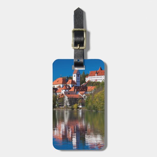 Burg und Abby am Fluss Gepäckanhänger (Vorderseite vertikal)