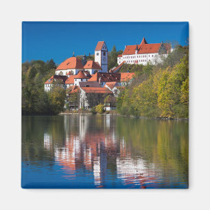 Burg und Abby am Fluss Magnet