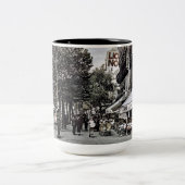 Bürgersteigs-Café-vor Kriegs-Aquarell-Kunst Paris Zweifarbige Tasse (Mittel)