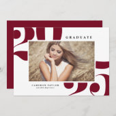 Burgund 2025 Fett Typografie Foto Abschluss Einladung (Vorne/Hinten)