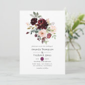 Burgund Berry und Blush Bloral Wedding Einladung (Stehend Vorderseite)