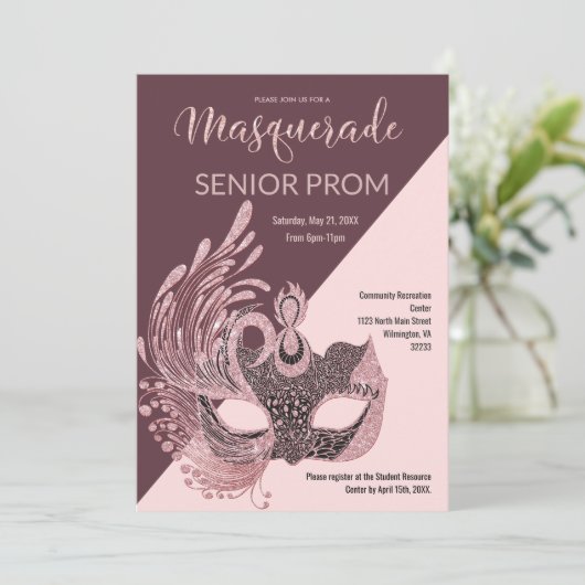 Burgund Black Pink Glitzer Masquerade Prom Einladung (Stehend Vorderseite)