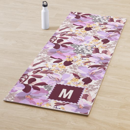 Burgund Blätter Lila Blumenmuster | Monogramm Yogamatte (Beispiel)