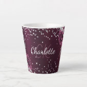 Burgund Blume eleganter Monogrammname Milchtasse (Vorderseite)