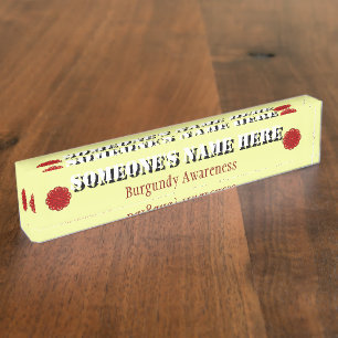 Burgund Blume Ribbon von Kenneth Yoncich Namensplakette