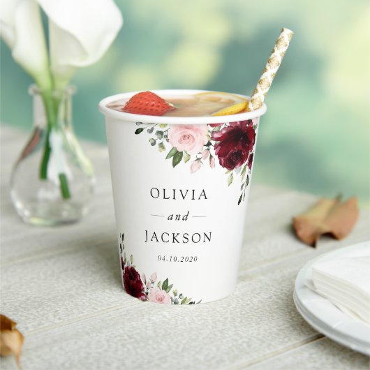 Burgund-Blume, rosa Blume, Grünpflanzen, Hochzeit Pappbecher (In Situ)