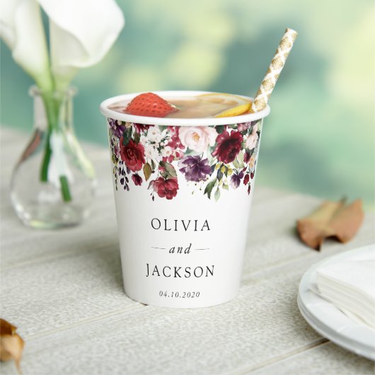 Burgund-Blume, rosa Blume, Grünpflanzen, Hochzeit Pappbecher (In Situ)