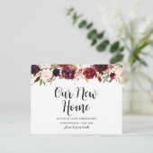 Burgund Blumen, unsere neue Zuhause-Adresse Ankünd Postkarte (Stehend Vorderseite)