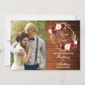 Burgund Blumenreath Rustikales Holz Save the Date Magneteinladung (Vorderseite)
