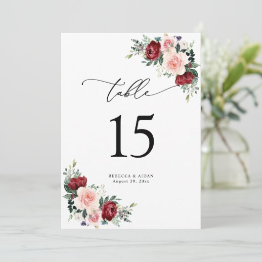 Burgund Blush Bloral Wedding Tischnummer Cards (Stehend Vorderseite)