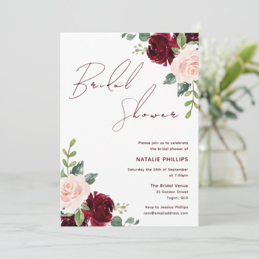 Burgund & Blush Blume Brautparty Einladung (Stehend Vorderseite)