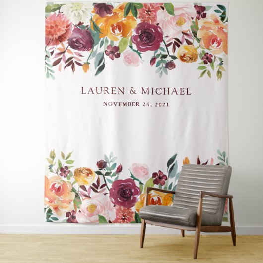 Burgund Blush Floral Hintergrund | Foto Booth Prop Wandteppich (Beispiel)