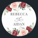 Burgund Blush Personalisierte Hochzeit Runder Aufkleber<br><div class="desc">Dieser individuell gestaltbare Sticker,  der sich mit unserer Romantic Blooms Hochzeitskollektion abstimmt,  zeichnet sich durch seine blau-bordeauxfarbene und blütenfarbene Farbe aus,  gepaart mit einer klassischen Serif in schwarz. Matching-Elemente verfügbar.</div>