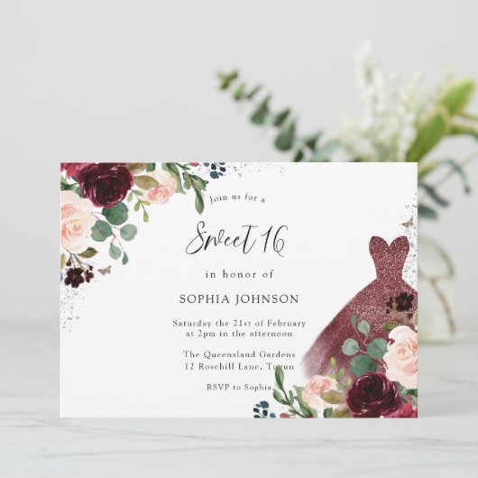 Burgund & Blush Wasserfarben Blumenkleid Sweet 16 Einladung (Stehend Vorderseite)
