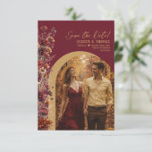 Burgund-Boho-Chic-Wildblumen-Bogen-Foto-Hochzeit Save The Date (Stehend Vorderseite)