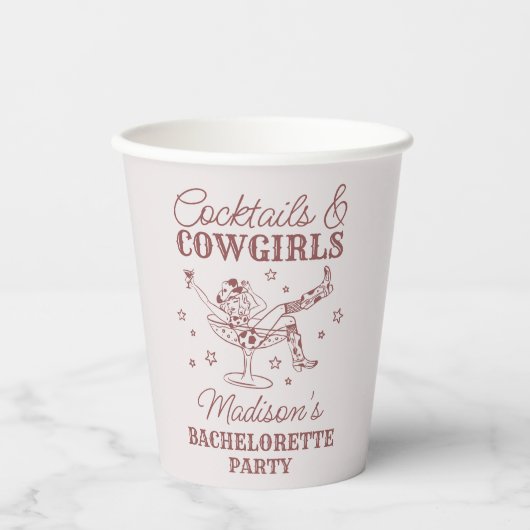 Burgund Cocktails Cowgirls Rodeo Bachelorette Pappbecher (Vorderseite)