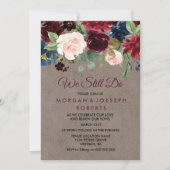 Burgund florale Rustikale Vow Erneuerung wir noch Einladung (Vorderseite)