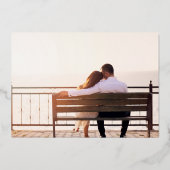 Burgund Florals Foto Hochzeit Mr. und Mrs. Rose Folieneinladung (Rückseite)