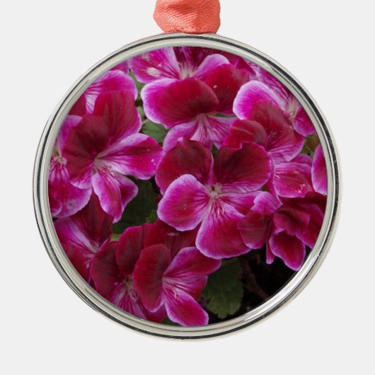 Burgund Geranium Ornament Aus Metall (Vorne)