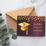 Burgund Gold Cap Konfetti Graduation Party Save The Date<br><div class="desc">Eine Save the Date Karte für eine Graduiertenparty. Auf der Vorderseite: Ein bordeauxroter Hintergrund,  goldener Text. Vorlagen für Namen und Datum. Der Name und der Text: Save the Date sind mit einem modernen handgeschriebenen Stilskript geschrieben. Mit einem Imitat Goldkappe,  Tassel Topper. Zurück: Einzelheiten zum Party.</div>
