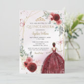 Burgund Gold Floral Prinzessin Quinceañera Einladung (Stehend Vorderseite)