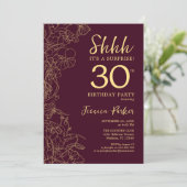 Burgund Gold Überraschung 30. Geburtstag Einladung (Stehend Vorderseite)