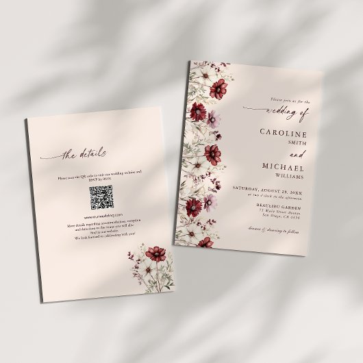 Burgund Hochzeit mit Wildblumen-QR-Code  Einladung