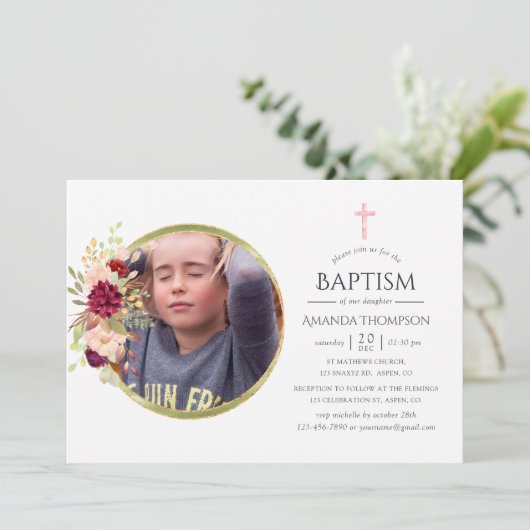 Burgund-Marsala und Blush Taufe oder Weihnachten Einladung (Stehend Vorderseite)