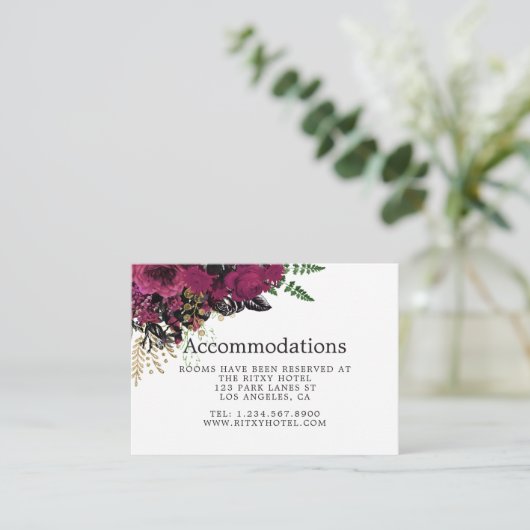 Burgund - Marsala und Gold Hochzeitsunterkünfte Begleitkarte (Stehend Vorderseite)