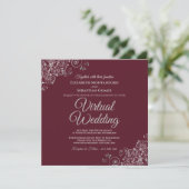 Burgund mit Lacy Silver Elegant Virtual Wedding Einladung (Stehend Vorderseite)