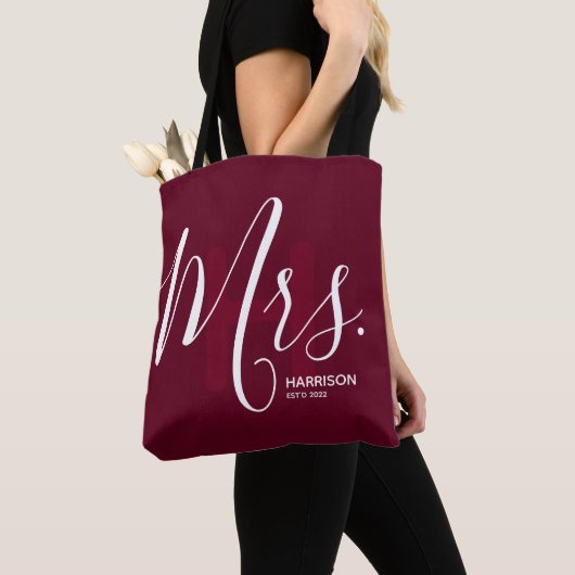 Burgund Mit Monogramm Typografie Mrs. Tasche (Von Nahem)