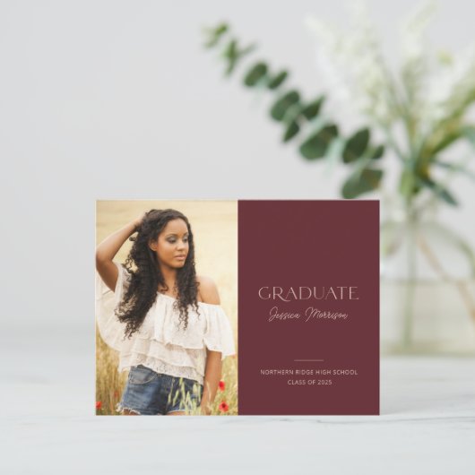 Burgund Modern Grad 2022 Foto Abschluss Postkarte (Stehend Vorderseite)