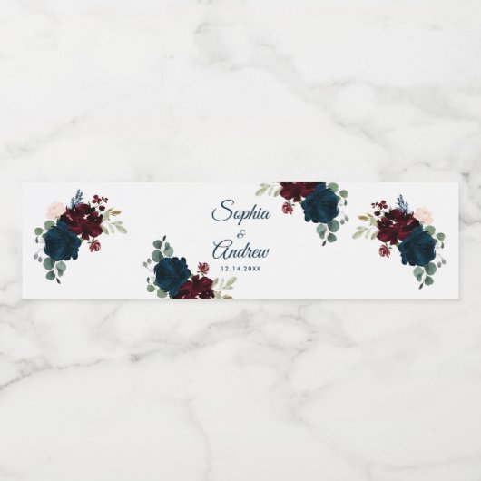 Burgund & Navy Blume Rustikale Holzhochzeit Wasserflaschenetikett (Einzelnes Label)