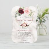 Burgund Pink Blume Marble Bridal Tee Party Einladung (Stehend Vorderseite)