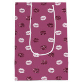 Burgund Pink Roter Glitzer Weiße Kisses Lippen Mittlere Geschenktüte (Rückseite)