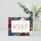 Burgund Red Blush Bloral Navy Blue Wedding RSVP Einladungspostkarte (Stehend Vorderseite)
