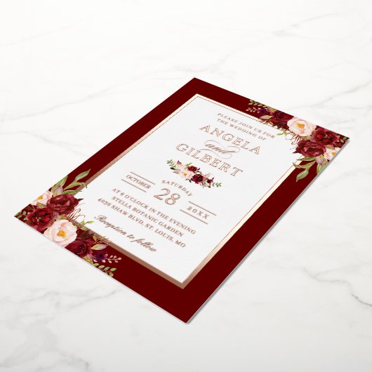 Burgund Red Blush Floral Wedding Rose Gold Folieneinladung (Gedreht)