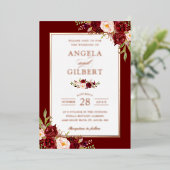 Burgund Red Blush Floral Wedding Rose Gold Folieneinladung (Stehend vorne)