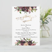 Burgund Red Floral & Gold Wir werden heiraten Einladung (Stehend Vorderseite)