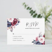 Burgund Rosa Blütenfarbenhochzeit RSVP Karte (Stehend Vorderseite)