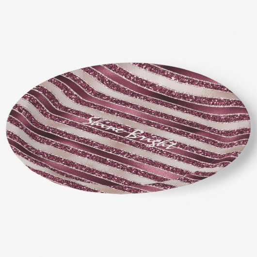 Burgund Rosa Rose Gold Glitzer Streifen Pappteller (Schrägansicht)