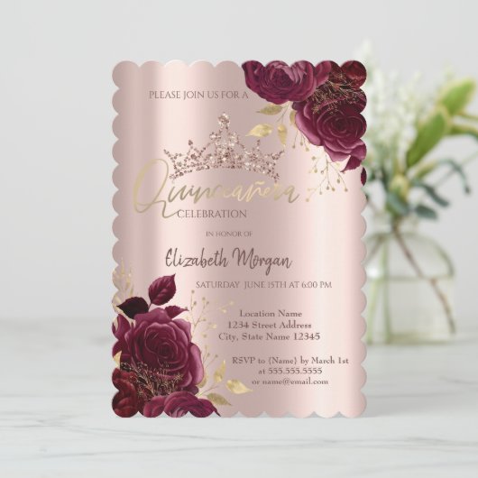 Burgund Rose Chic Rose Gold Quinceañera Einladung (Stehend Vorderseite)