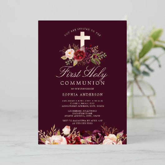 Burgund Rose Gold Cross Girls Erste Kommune Folieneinladung (Stehend vorne)