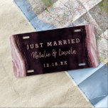 Burgund & Rose Gold Geode Wedding Just Married US Nummernschild<br><div class="desc">Burgundy & Rose Gold Geode Agate Marble, mit funkelnden Rose Gold-Folie Akzente, und moderne trendige gebürstete Skript-Schriftart. Blush Pink, Burgunder Wein und weißer Stein-Look, ist luxuriös und modern für Ihre Hochzeit - Personalisierte Wedding Just Married Newlyweds License Plate Cover! ~ Karo mein Shop zu sehen, die gesamte Hochzeitssuite für dieses...</div>