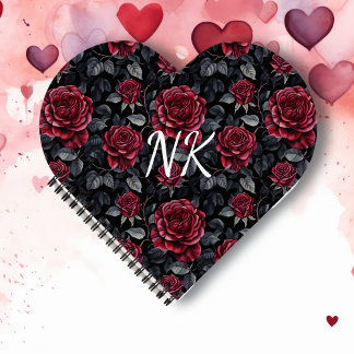 Burgund-Rose mit schwarzem Hintergrund Mit Monogra Notizblock