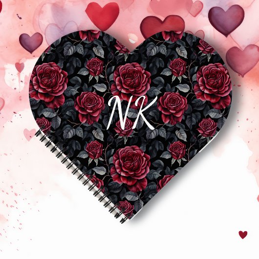 Burgund-Rose mit schwarzem Hintergrund Mit Monogra Notizblock