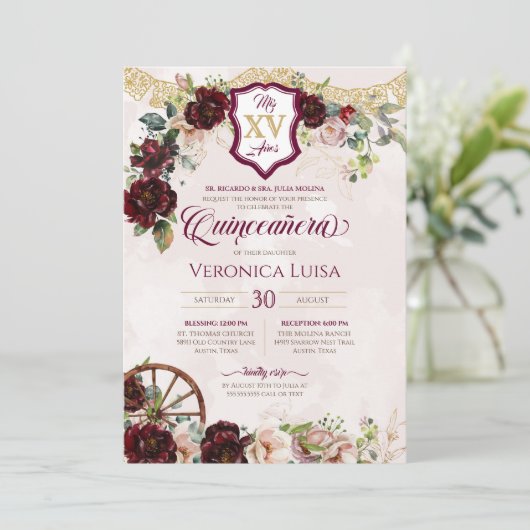 Burgund Rote Rose Elegante Charro Quinceanera Einladung (Stehend Vorderseite)